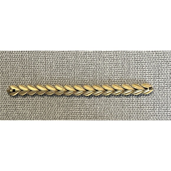 Crown Trifari Gold Tone Petal Bracelet Mid Century MCM - Picture 1 of 7
